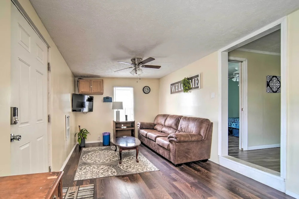 Geneva-on-the-Lake Cottage w/ Patio: Walk to Shore