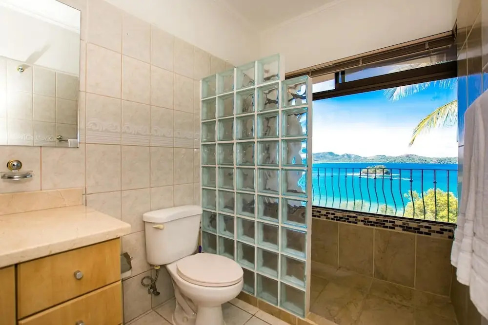 Beautiful Condo in Peaceful Cliffside Location with a Private Balcony & Stunning Ocean and Mountain Views
