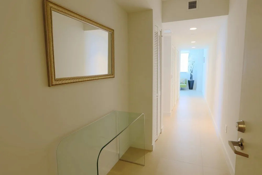 Monte Carlo Suites in Miami Beach