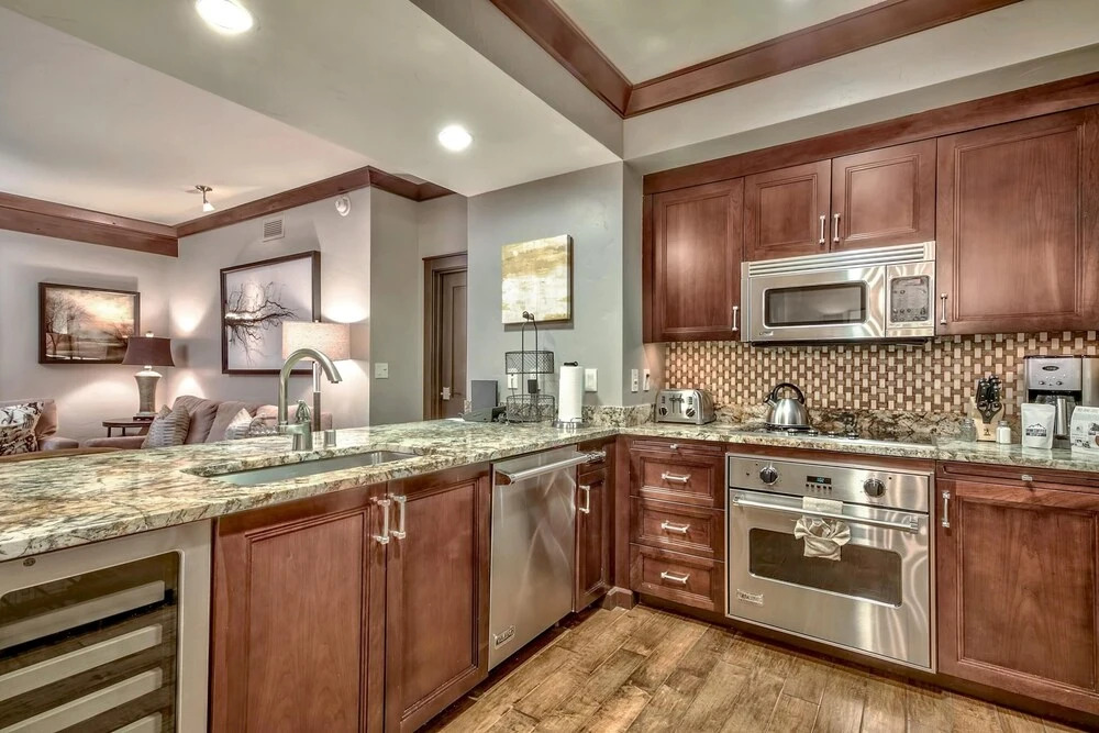 3 Bedroom Private -Tons Of Amenities Condo by RedAwning