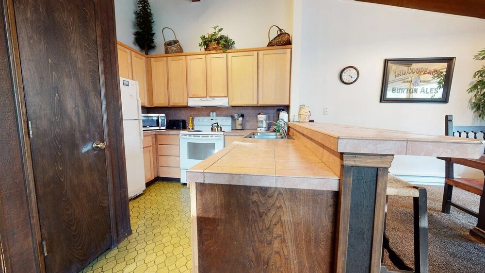 Chateau de Montagne 17 Spacious Family Townhome with Great Complex Amenities On Shuttle Route by RedAwning