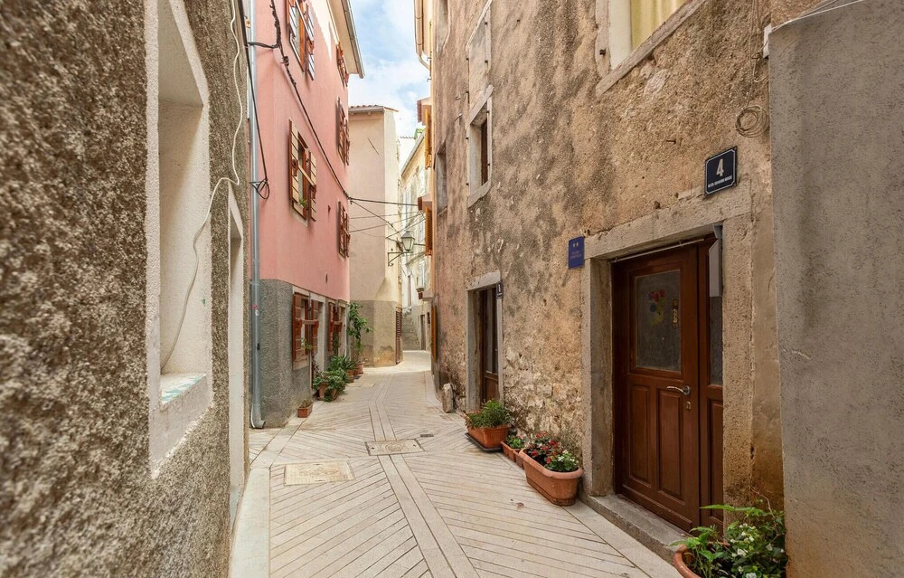 Beautiful Apartment in Cres With Wifi and 1 Bedrooms