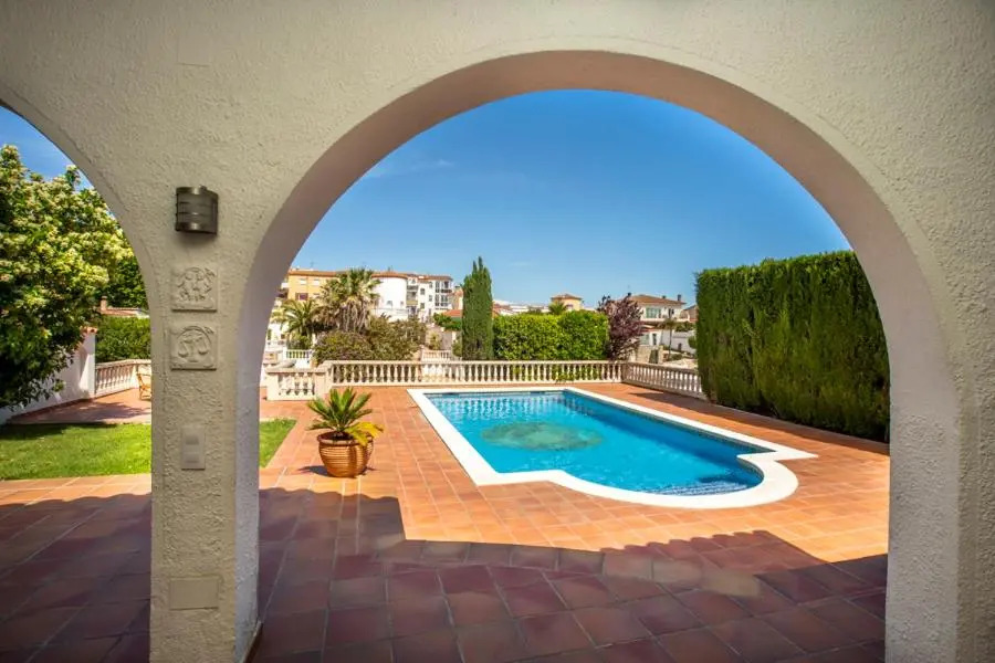 2005 Villa Freser al canal para 6 personas by homeselectspain