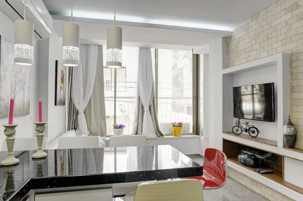 3 Bedrooms - Ben Yehuda
