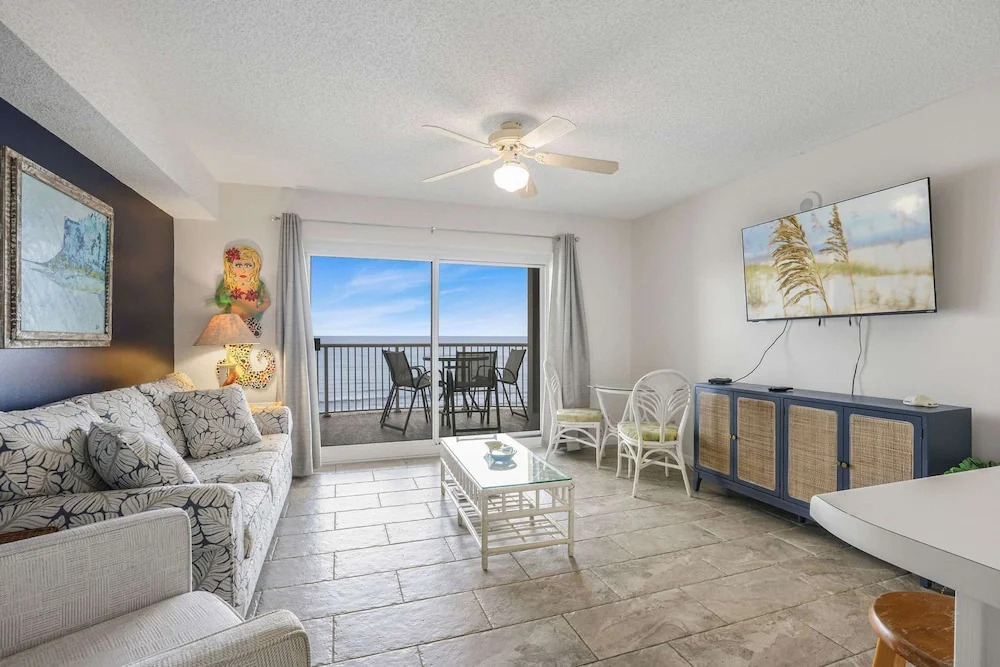 Tradewinds 602- Beachfront Heated Indoor Pool Sleeps 6