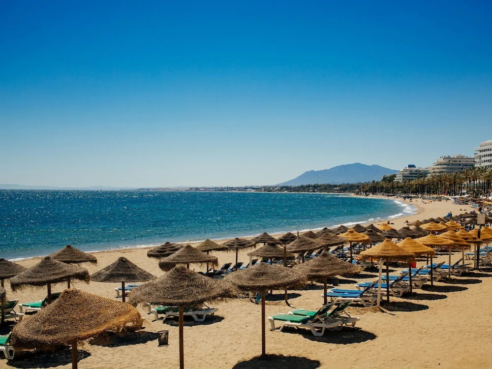 2 Bed Gf Apt Near Puerto Banus