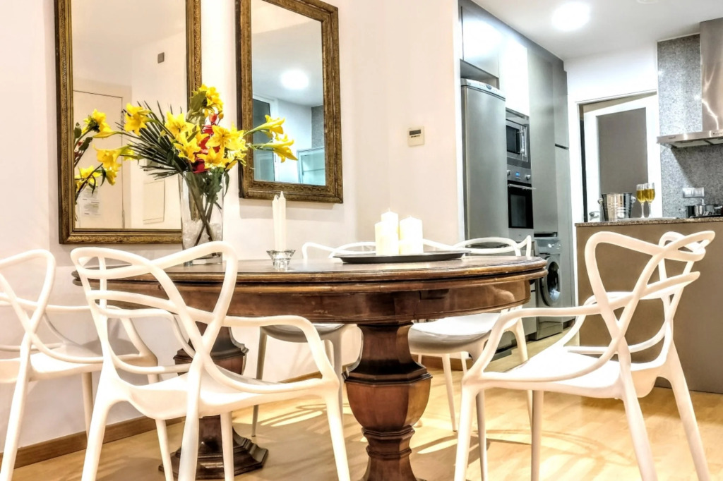 La Rambla spacious 3BR monthly rental - Parsifal