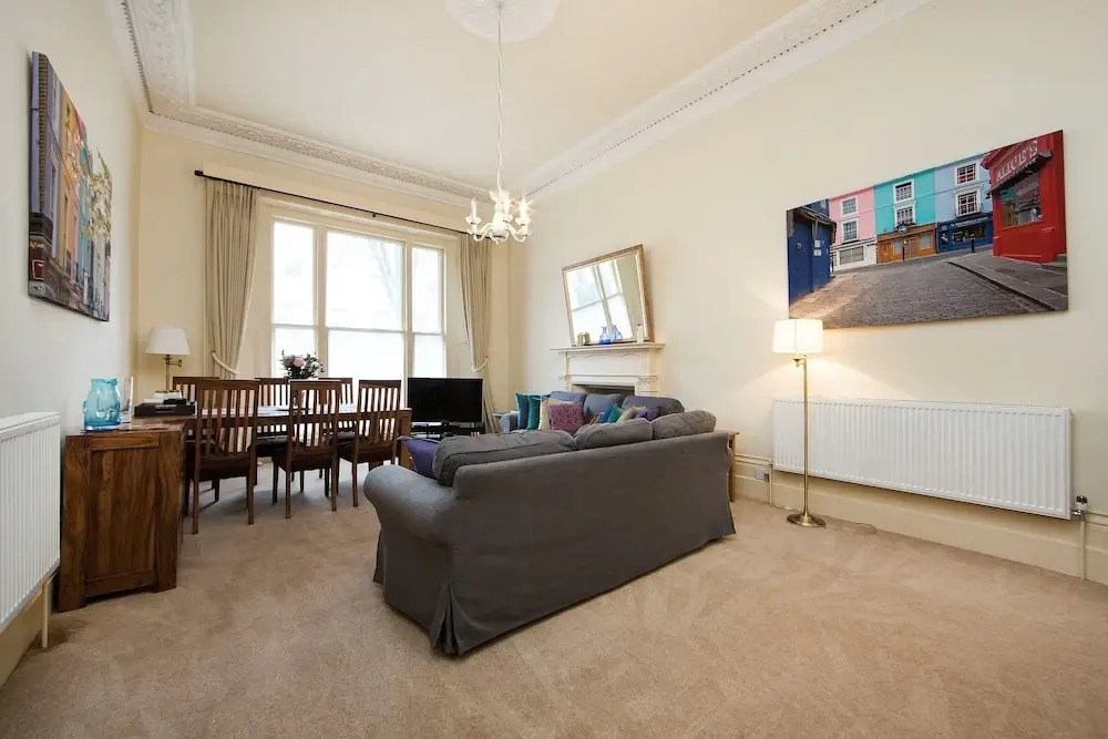 Queens Gardens - Large and Colourful 3 Bedroom Apartment in Bayswater