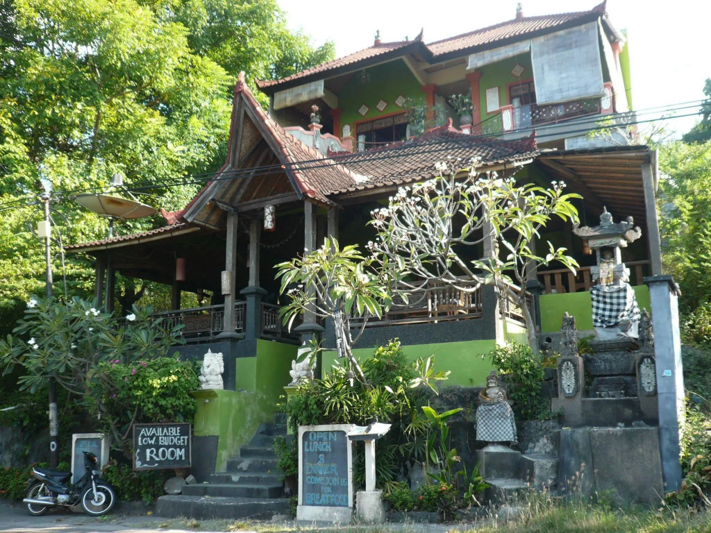 Cest Bon Cafe and Homestay