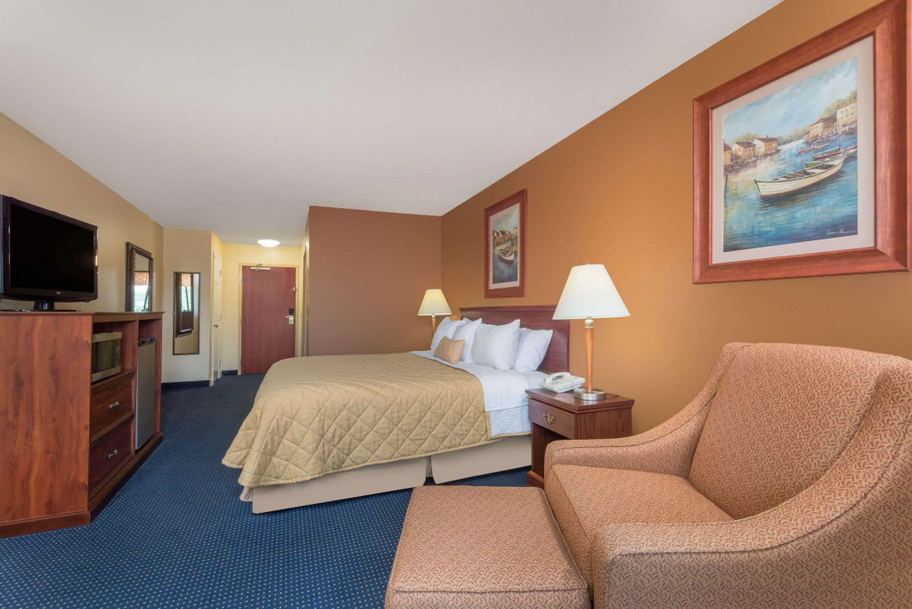 Ramada by Wyndham Catlettsburg Ashland