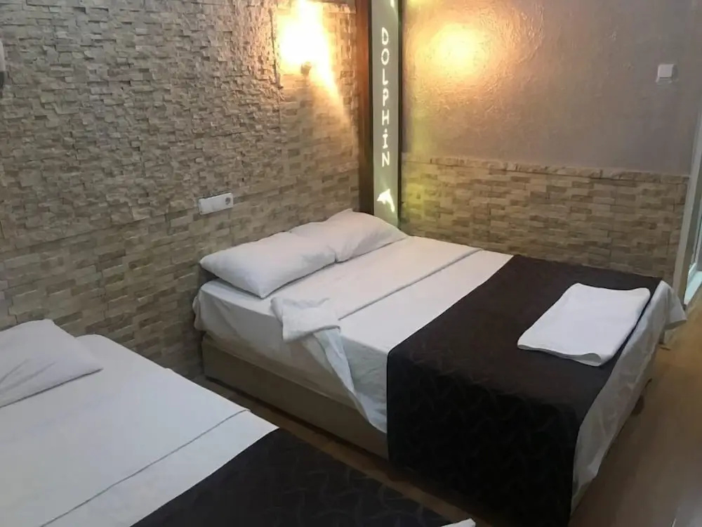 Dolphin Yunus Hotel