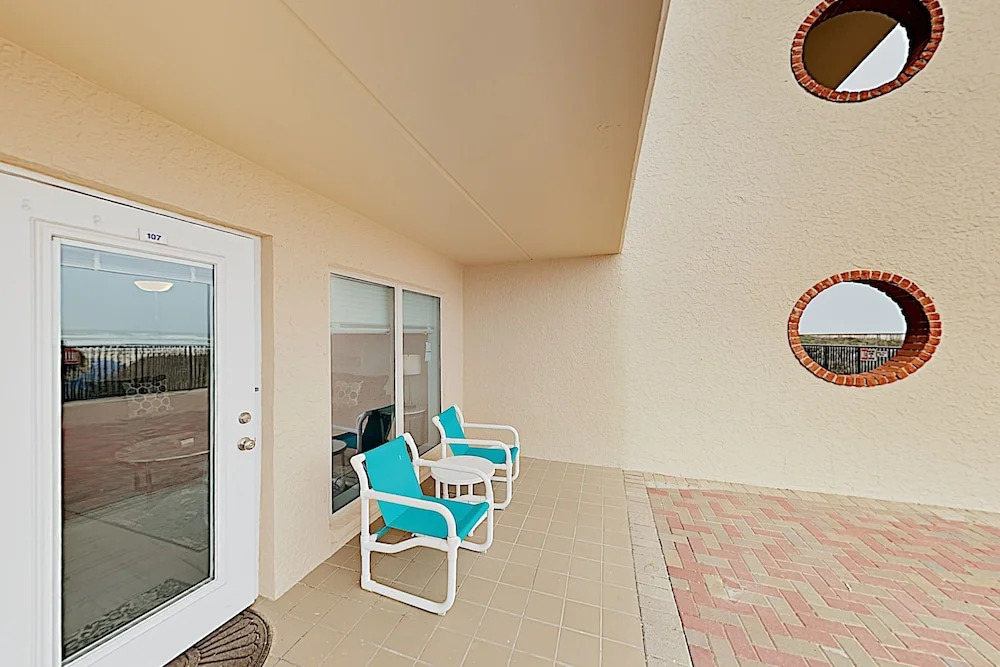 4400 Gulf Blvd Condo Unit 107