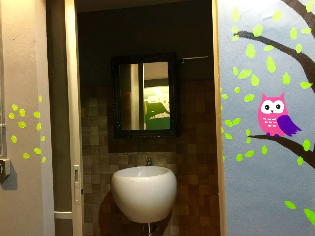 The neighbor hoot hostel & cafe