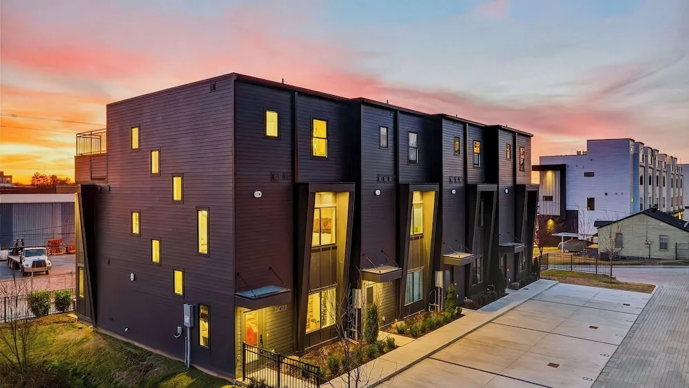 The Lodge by Avantstay Private Rooftop Lounge + Hot Tub + Skyline Views + Near Broadway