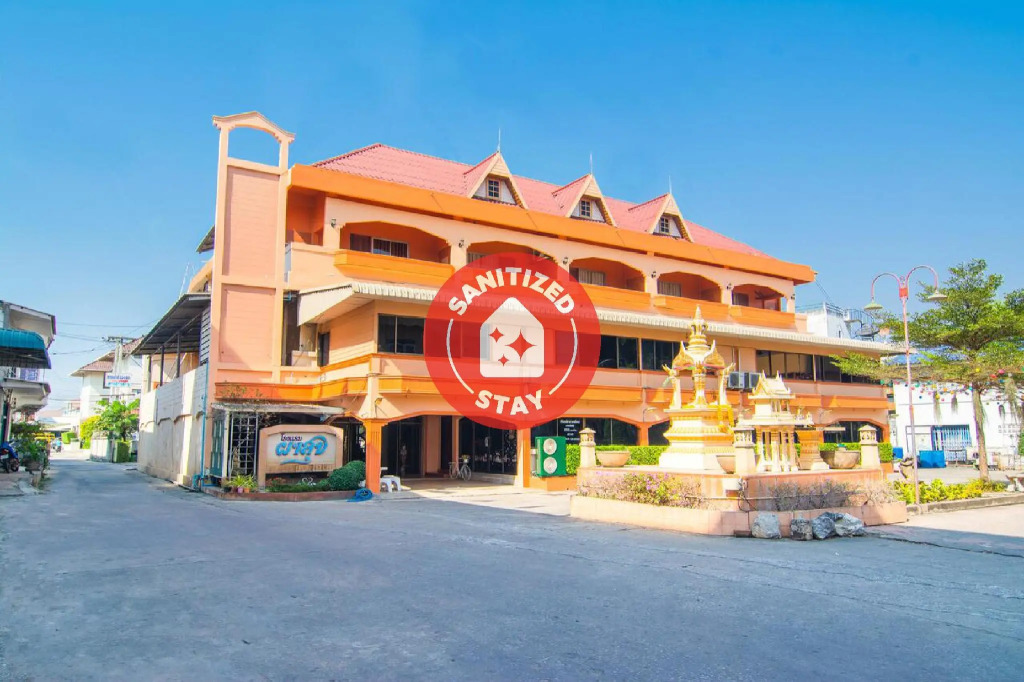 OYO 534 Phasuk Hotel