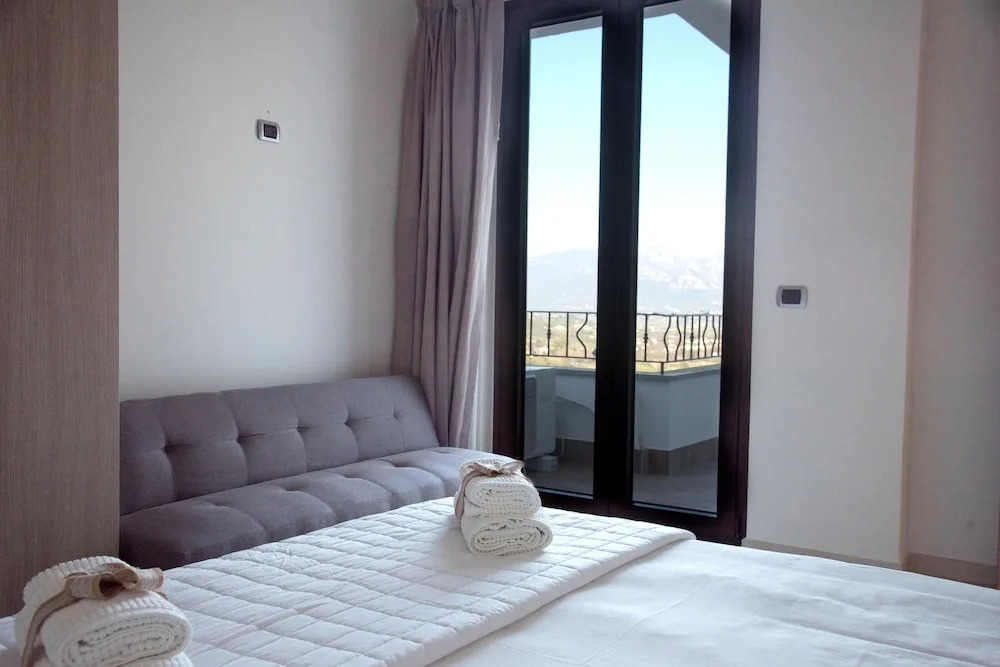 Apartment With 2 Bedrooms in Bosco di Caiazzo, With Wonderful Mountain View, Shared Pool, Enclosed Garden