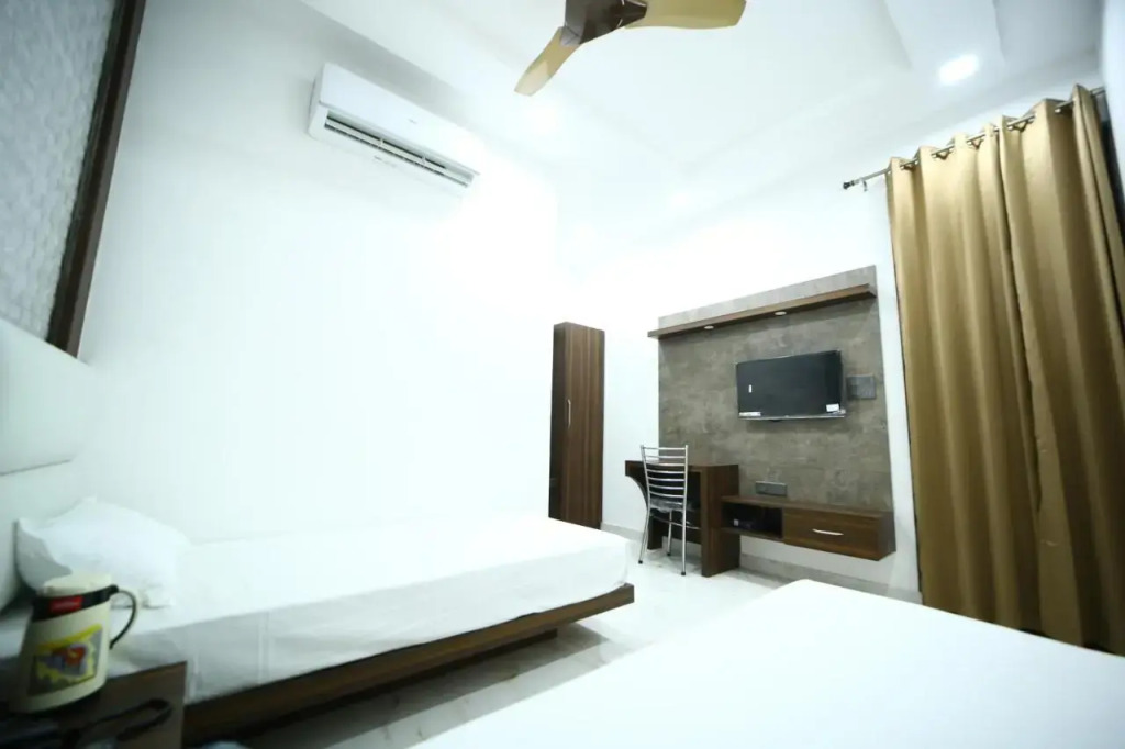 Hotel Byke Ride - Walkable from Agra Cantt Railway Station