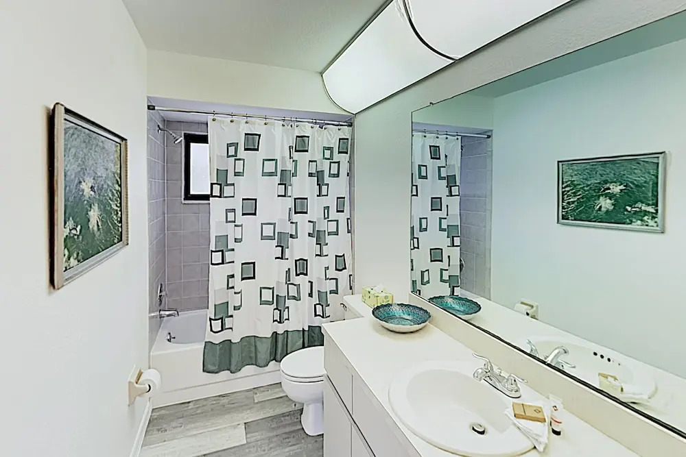 Sparkling W/ Private Lanai & Caged Pool 3 Bedroom Home