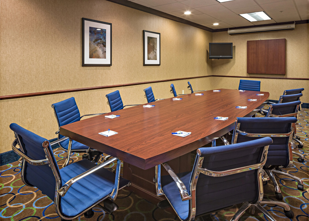 Holiday Inn Express Hotel & Suites Manchester - Airport by IHG
