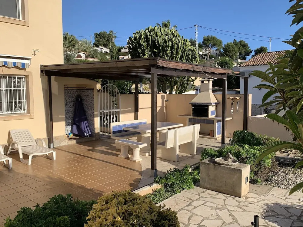 Spacious Villa in El Baladrar with Swimming Pool