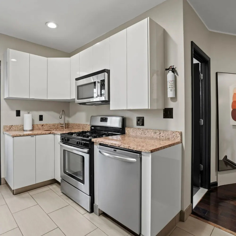 Spacious Sunny Shaw 1BR 1BA Apartment
