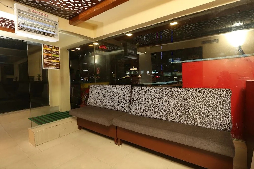 Oyo 22950 Royal Grand