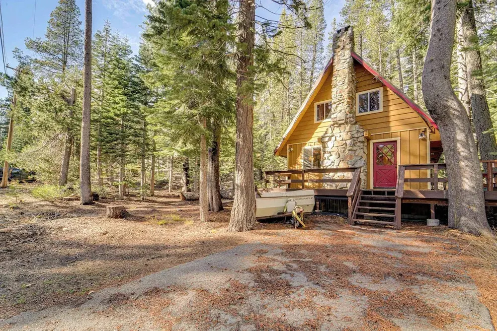 Near Slopes, Donner Lake & Trails! Woodsy Retreat