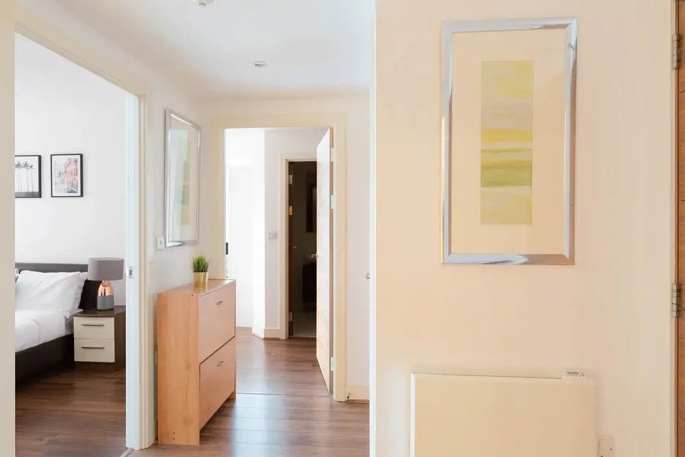 Sophisticated 2 Bed Flat with Balcony in Acton