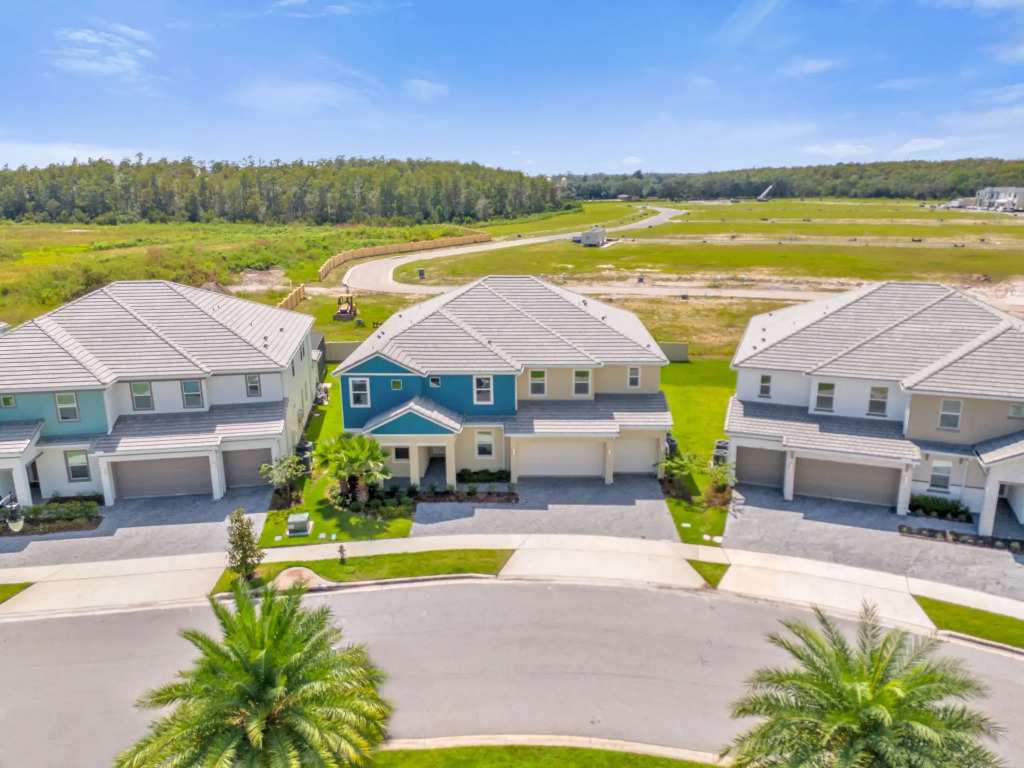 Luxury Home - ALL the Extras - Sleeps 39