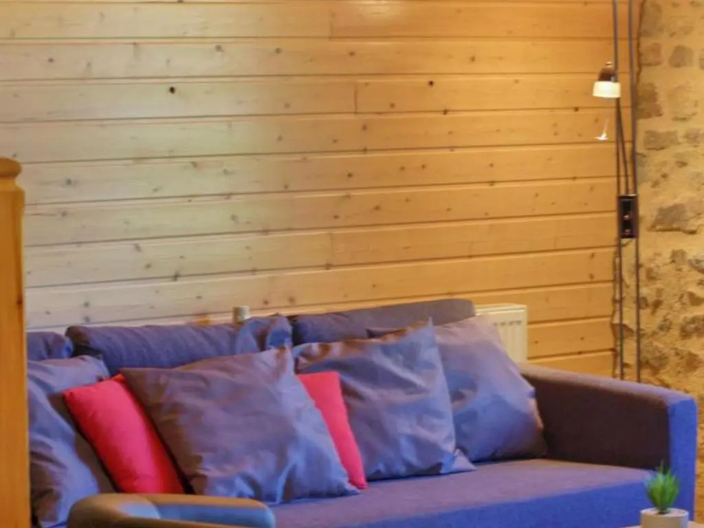 Gîte spacieux au cœur de la nature avec cheminée et activités extérieures - FR-1-496-36