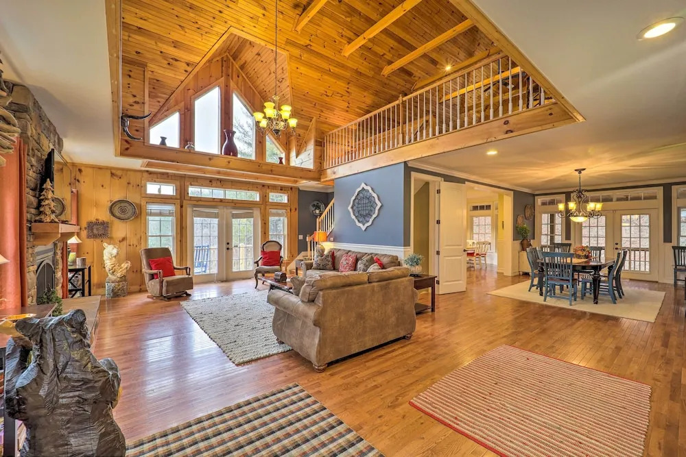 Hot Tub & Game Room: 'A Mountain Dream' in Vilas