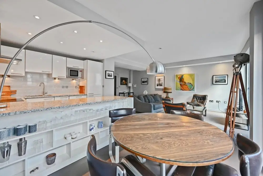 Sleek 2BD Flat W/terrace - 2 Mins From Farringdon!