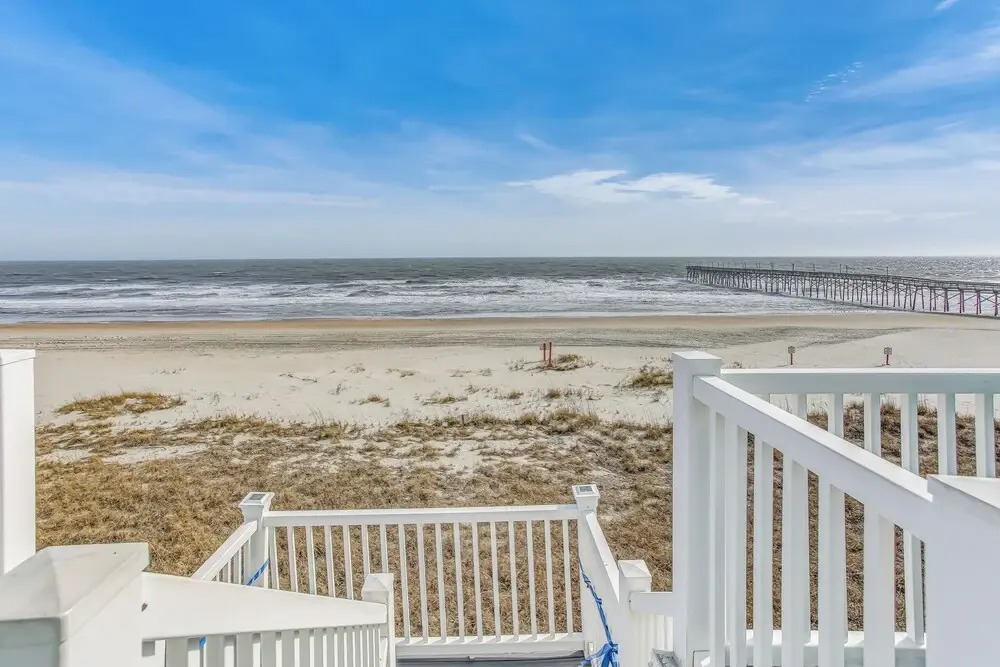 'salt & Light' Oceanfront Condo w/ Pool & Elevator