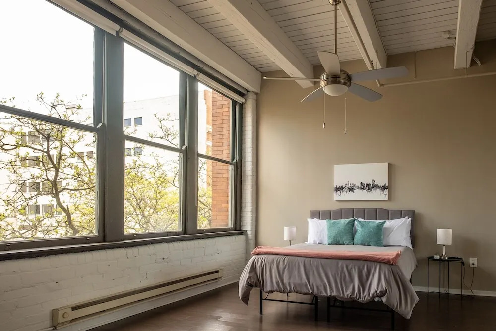 FRONTDESK East 8 Loft Apts Downtown Cincinnati
