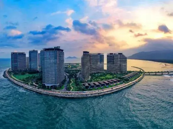 Yajing Haiju Surfing Seaview Design Hotel (Wanning Sunac Riyuewan Branch)