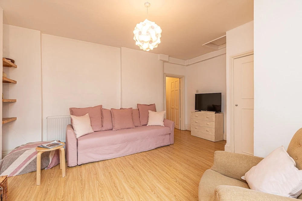 Charming 1-bed flat w/ patio near Notting Hill