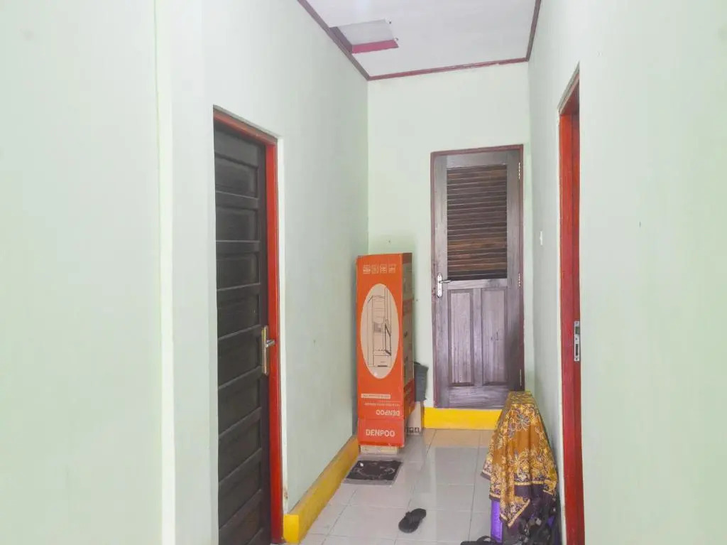 SPOT ON 91623 Pj Guest House Syariah