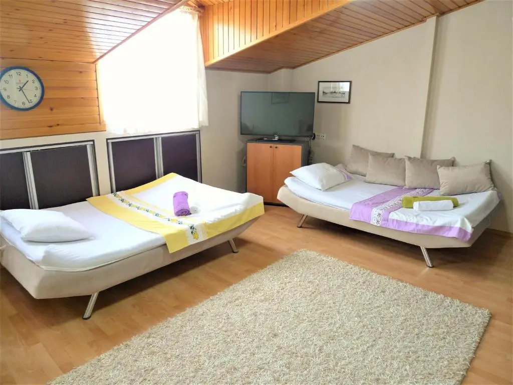 Comfy roof with terrace - 4 TH FLOOR NO ELEVATOR-Central Heating