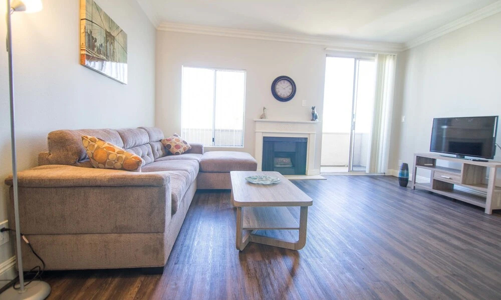 Prime Walking Distance to UCLA N309