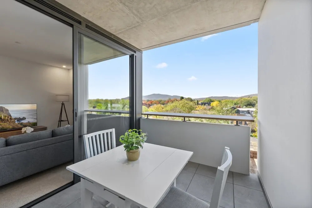 Stylish 2-bed Stay Near Canberra Centre