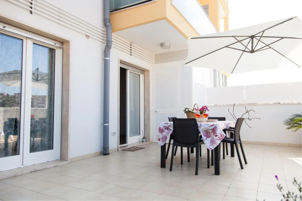 4 people, 1 bathroom, family friendly, central location, private terrace-La Casa dei Coralli