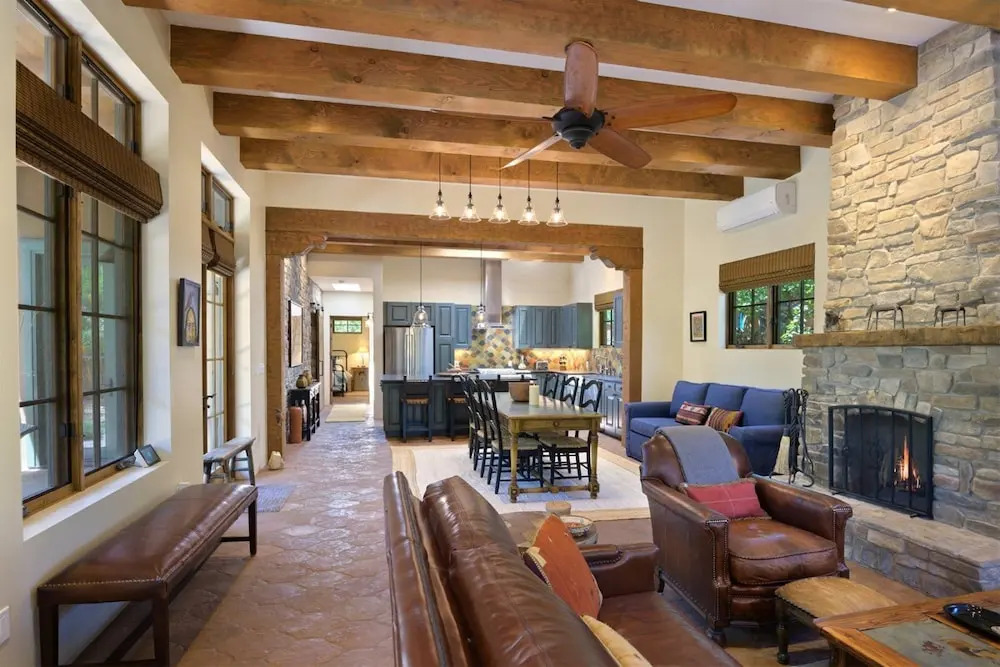Casa Cuervo - Luxury Home With Gorgeous Amenities a Block off Canyon Rd