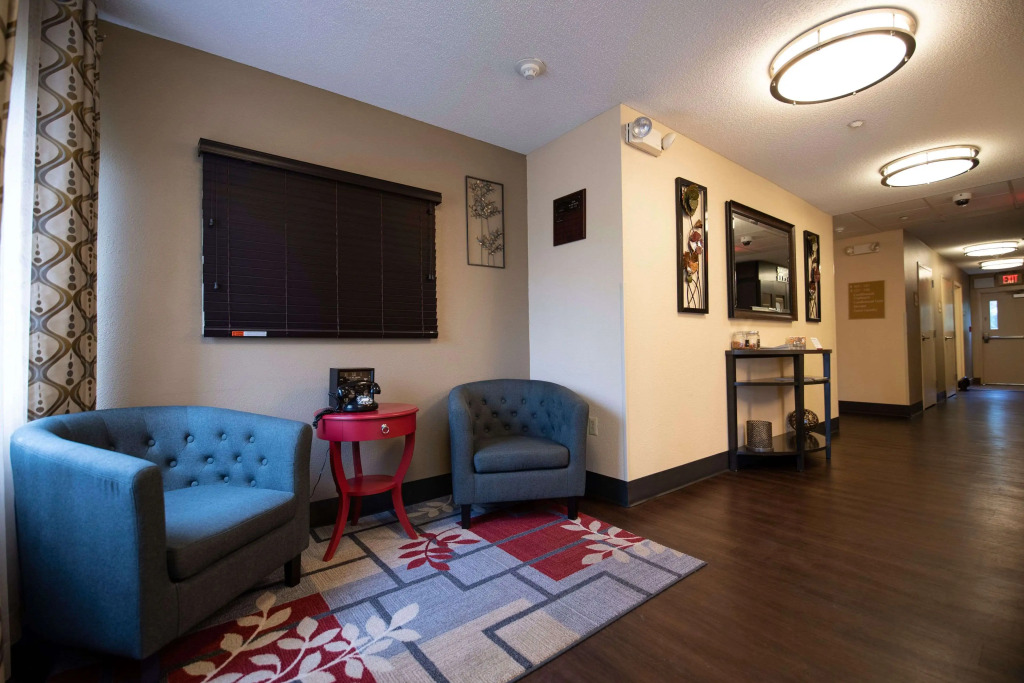 Sonesta Simply Suites Naperville Warrenville