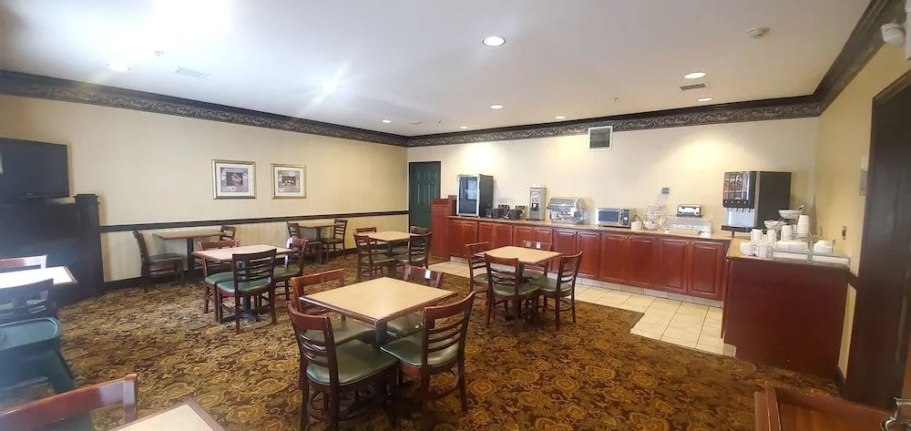 Wingate Suites by Wyndham Youngstown - Austintown