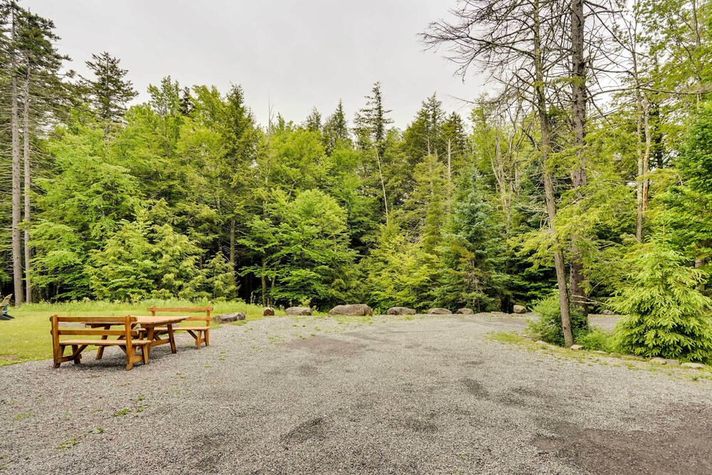 Secluded Elka Park Cabin: Hot Tub & Fire Pit!