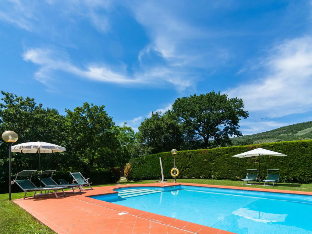 Beautiful Farmhouse With Pool