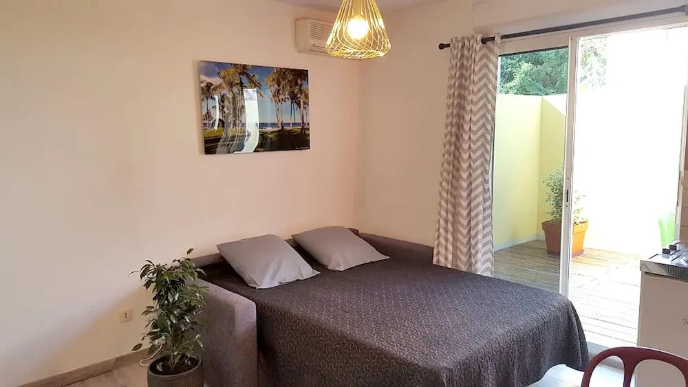 Studio In Saint Denis With Enclosed Garden And Wifi 34 Km From The Beach