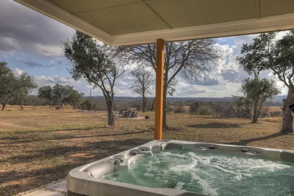 Evergreen Escape W/hot-tub 5 Min to Downtown!