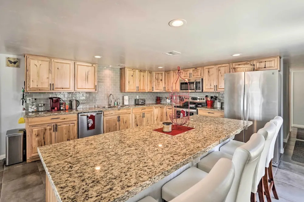 2 Mi to Lake Havasu State Park: Home w/ Pool!