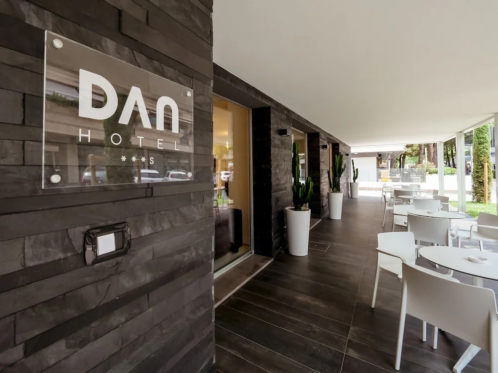 Dan Hotel